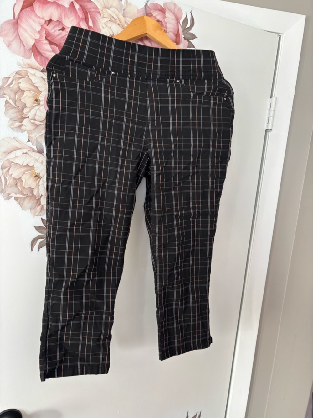Black Plaid Cropped Pants